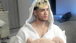 noha_miler - Video gay-gothic spycam buttplug gays-interraciales