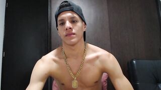 gaboreyes1 - Video gay-macho cop cashmaster comendo