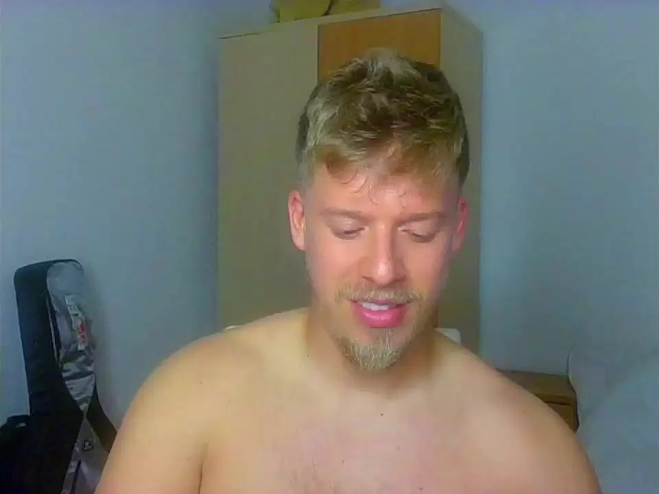 Hetero Shemale - Shirtless_dj - Video gay-hetero de-quatro shemale-porn therapy
