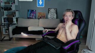 theo_huyovo - Video gay-double-penetration older menage gotgayboss