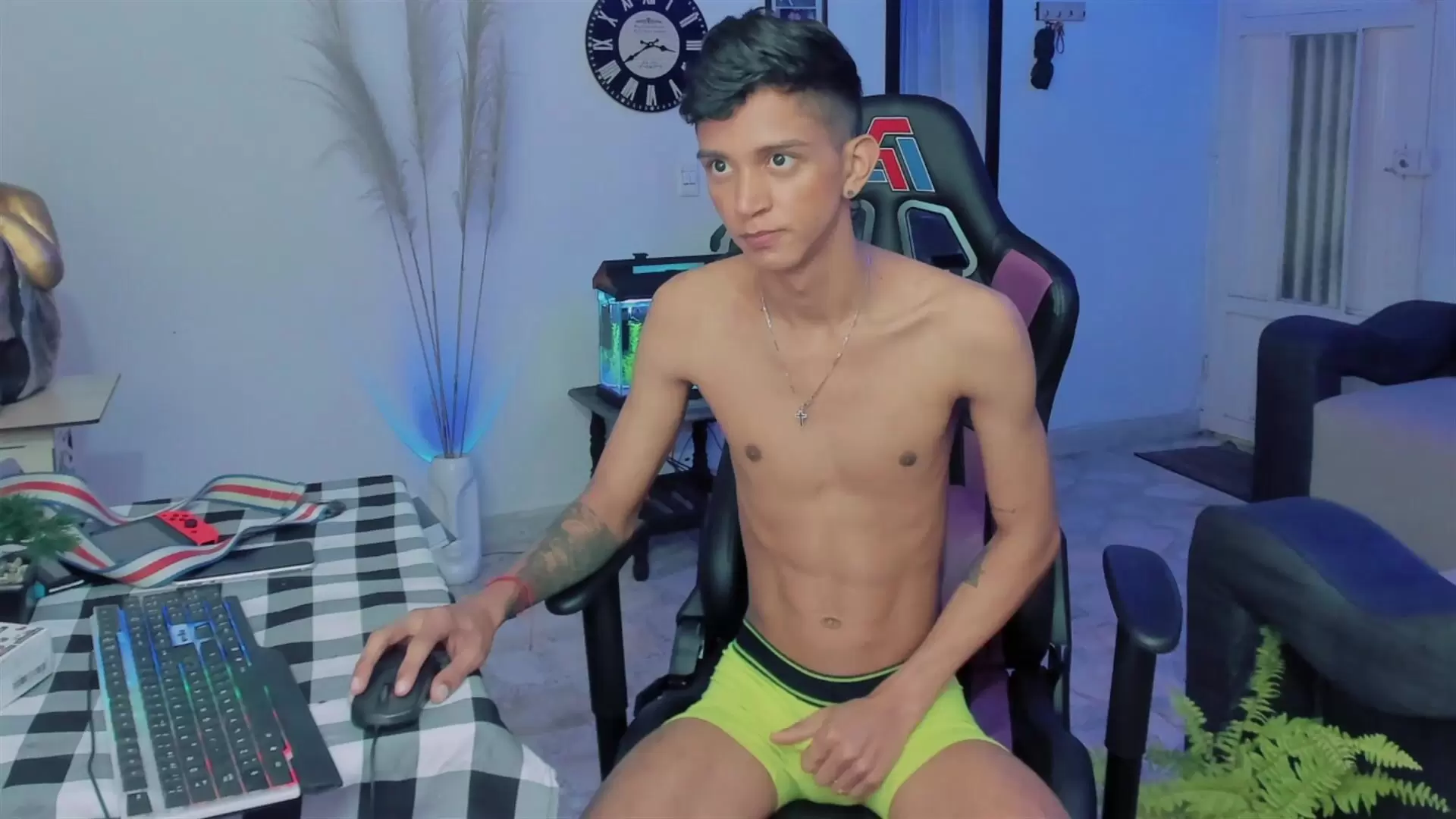 nick_greey - Video hard-sex blackhair boots longlegs