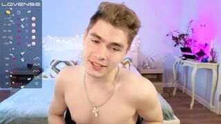 nevelkrush - Video gay-hookup tiny monsterisland fucking