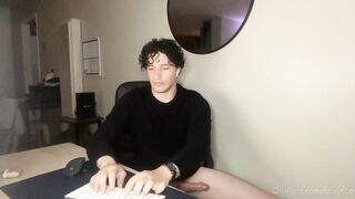 cozyrice - Video gay-bottom stripping bigdick camcam