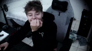 jamesoblonde - Video game sofa young pov-blowjob