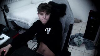 jamesoblonde - Video game sofa young pov-blowjob