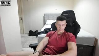 ulxer - Video Irresistible gamer Chiseled vlogger follada gay-sex-on-stage