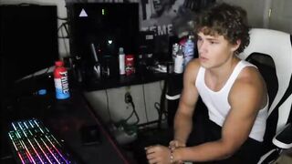 maxednat - Video gay-condom Handsome entertainer spankass gay-hookup