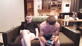 ratoretto_team - Video brunette Captivating aura gaycum friends