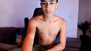 ostin_18hot - Video gay-hitchhiker publico naughty pee