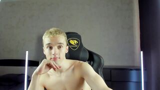 mason_warhol - [Chaturbate] - Tags: sculpted chest uncontrollable desire sculpted triceps Intense desire