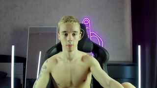 mason_warhol - [Chaturbate] - Tags: multi well-built chest muscular hunky