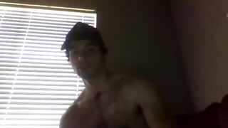 robert92150 - [Chaturbate] - Tags: confident well-built arms gamer impressive deltoids