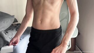 hadley19 - [Chaturbate] - Tags: powerful legs hairybush confident live-streamer seductive