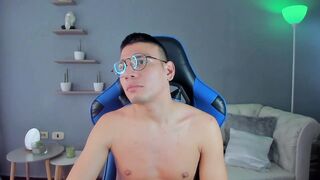 manu_hm - [Stripchat] flexing skinny cei young