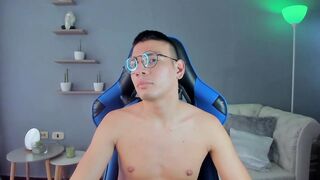 manu_hm - [Stripchat] flexing skinny cei young