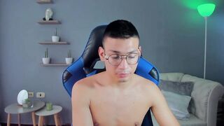 manu_hm - [Stripchat] flexing skinny cei young