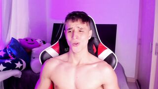 thomklein - [Chaturbate] - Tags: well-built shoulders fiery craving charming vlogger gay-twinks